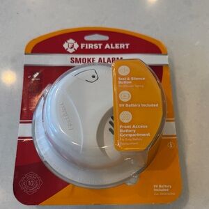 White Smoke Alarm with 9V Battery